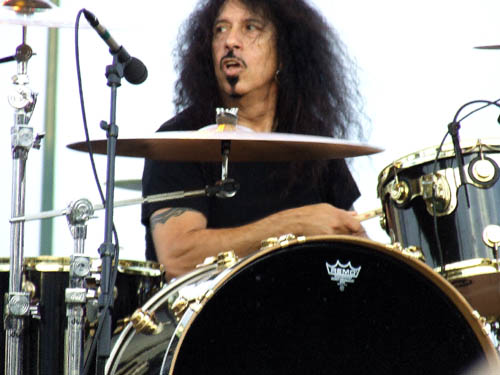 QUIET RIOT